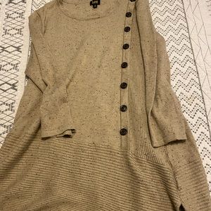 Lee top quarter length sleeves